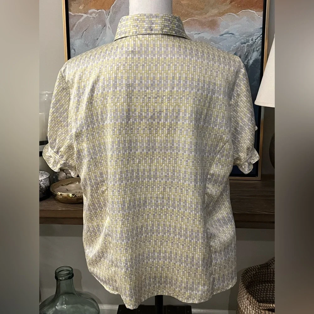 🌼 Pretty Ruffled Satiny Blouse Top 16P Petite Short Sleeve Career Chic - Picture 5 of 6